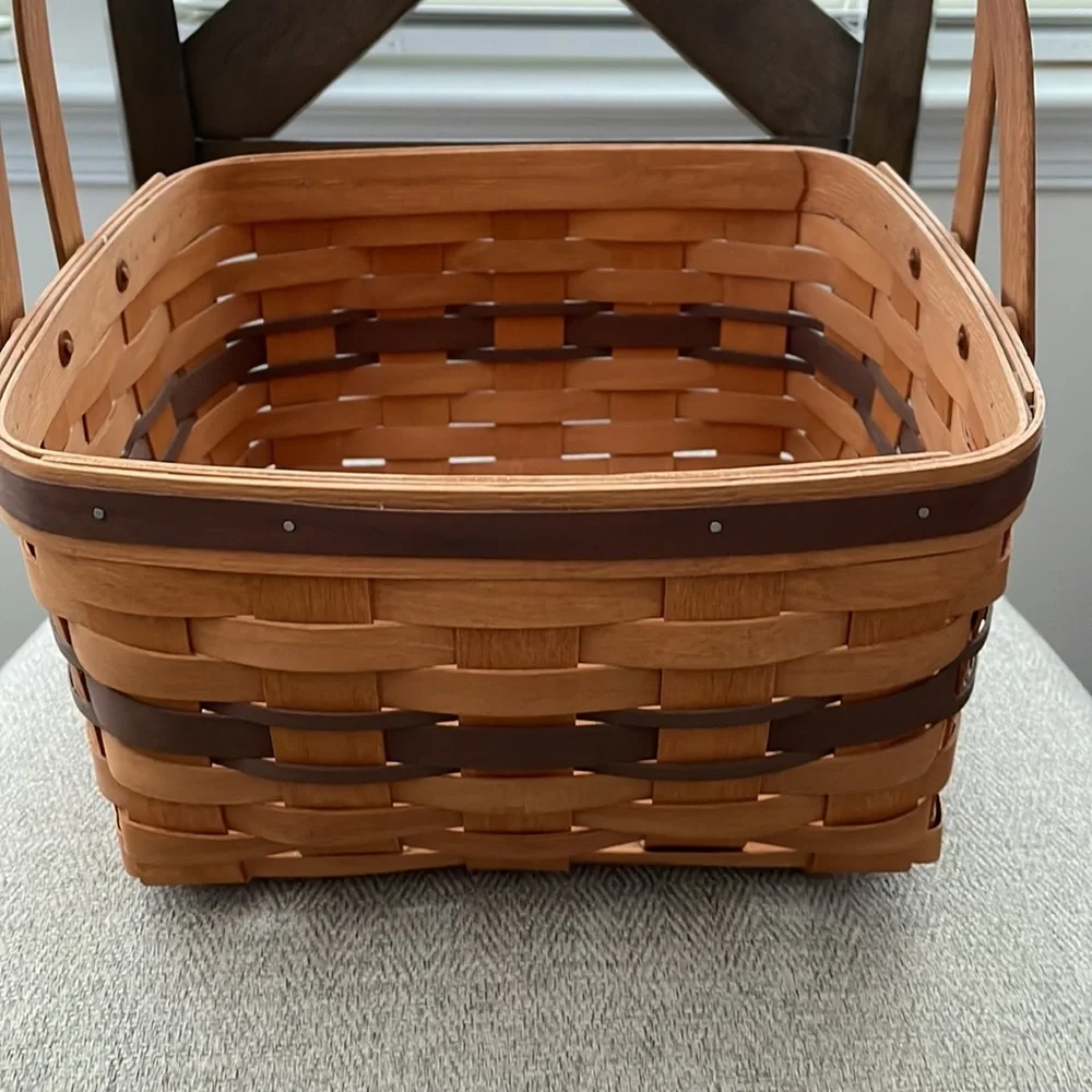 Henn Basket no cracks or splits. - Picture 2 of 11